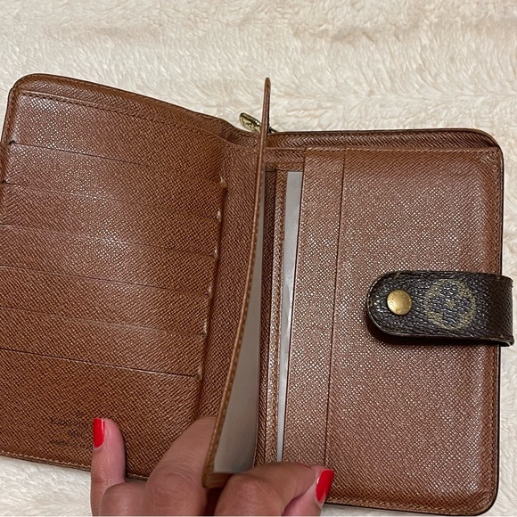 Louis Vuitton Monogram Passport Wallet/Organizer - Picture 5 of 10